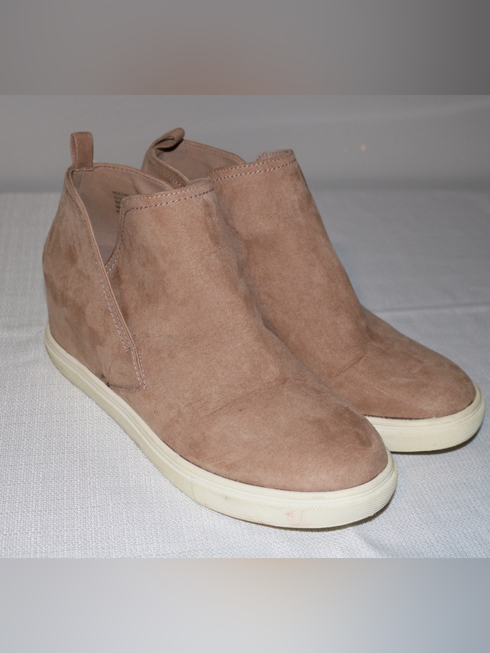 Madden Girl Tan Suede Wedge Sneakers • Casual Chic Hidden Heel Comfort
